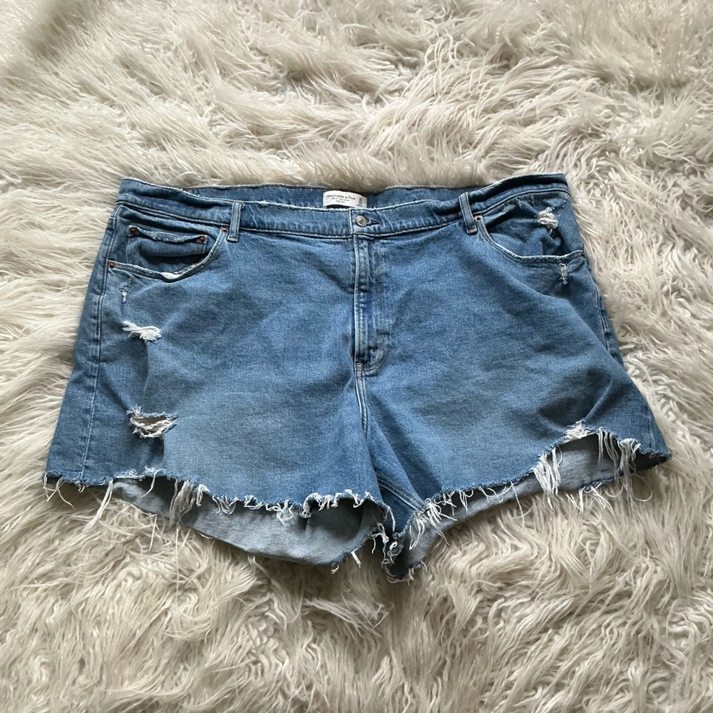Abercrombie Curve‎ Love The 4” Mom Short High Rise